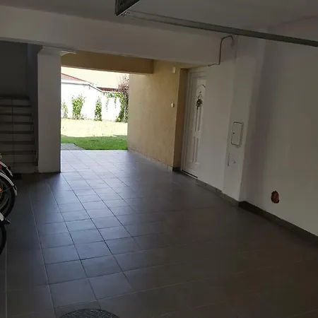 Hattyú Apartman Apartman *
